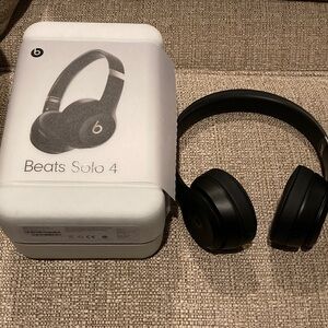 Beats Solo 4 Black Wireless Bluetooth Headphones